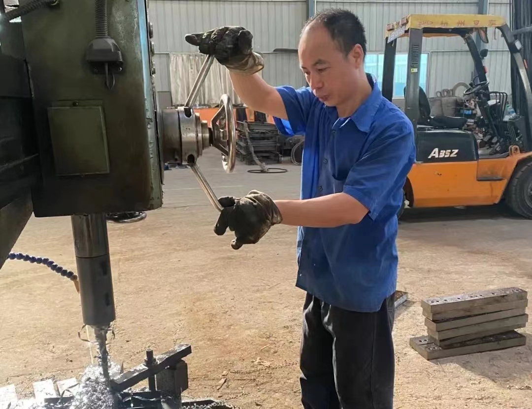 新時(shí)代贛鄱先鋒-謝小洪：踏實(shí)肯干的辛勤耕耘者 爭先創(chuàng)優(yōu)的示范引領(lǐng)者